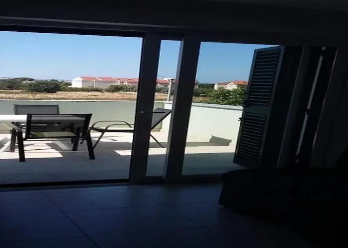 Mlikota - One Bedroom With Terrace - A4 דירה זאטון