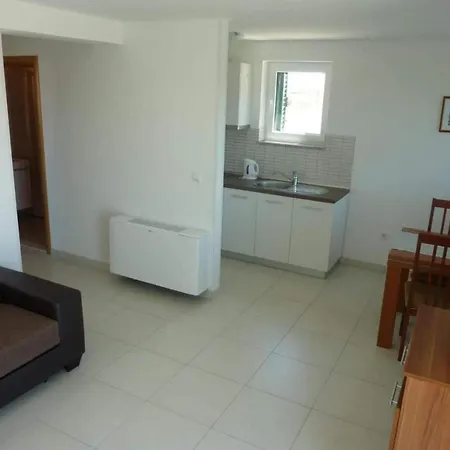 公寓 Mlikota - One Bedroom With Terrace - A4 扎顿