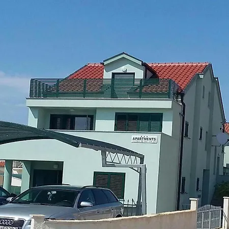 公寓 Mlikota - One Bedroom With Terrace - A4 扎顿